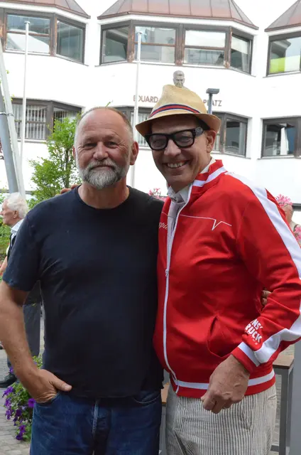 Eröffnungsfeier der Tiroler Volksschauspiele mit Festredner Uli Brée und künstlerischem Leiter Gregor Bloéb. | Foto: Sabine Schletterer