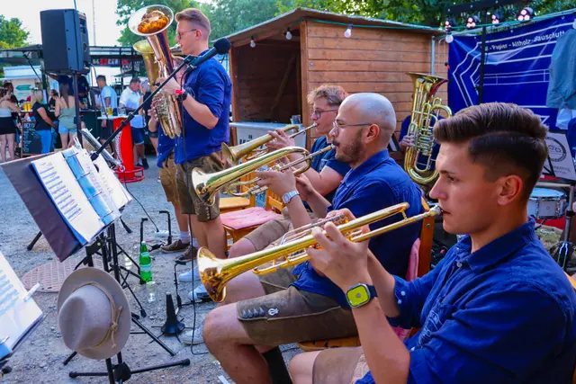 Am Abend war die Stimmung kaum zu toppen: Die „Blechdorfer Böhmische“ sorgte beim Dämmerschoppen für musikalischen Hochgenuss. | Foto: Alejandra Ortiz