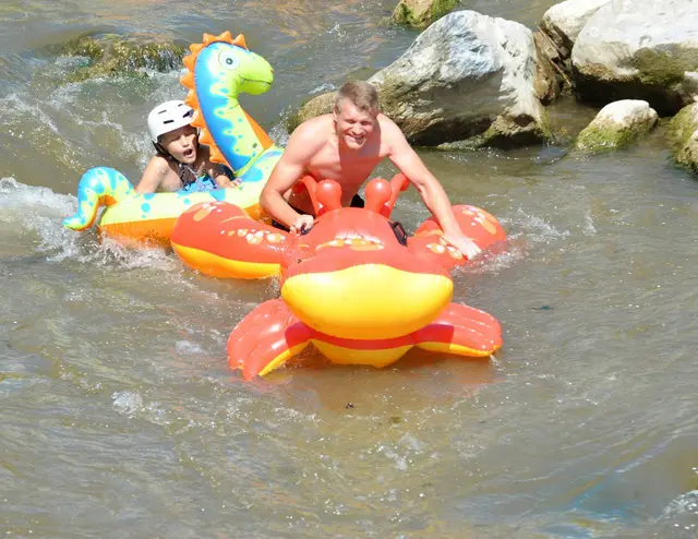 Die bunten Luftmatzratzenkreationen wurden einem Härtetest unterzogen. | Foto: Sascha Trimmel