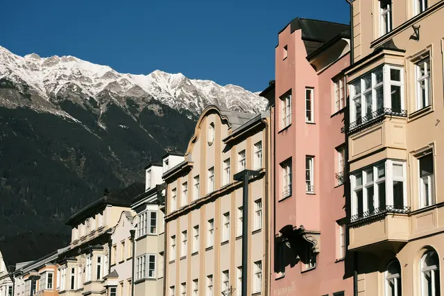 2024 sind 2.008 Personen aus den Gemeinden des Bezirks Innsbruck-Land nach Innsbruck zugezogen, 2.444 Personen haben Innsbruck in Richtung Umland verlassen. | Foto: Symbolbild/ Unsplash