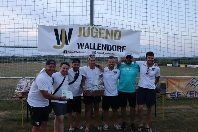 Die Stammtisch FC-Chaos aus Deutsch Minihof freute sich über den dritten Platz.  | Foto: Jugend Wallendorf