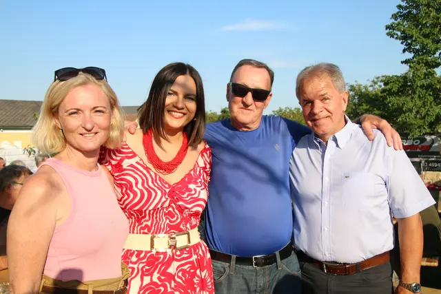 Landtagsabgeordnete Rita Stenger mit Landtagspräsidentin Astrid Eisenkopf, Walter Wein und Bürgermeister Harald Neumayer 