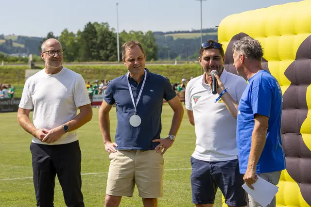Landessportdirektor Gerhard Rumetshofer, Bürgermeister Rainer Barth, Tsv-Obmann Marc Egger und Mario Sacher. | Foto: Reinhard Huber Picture/Tsv Meisl Grein
