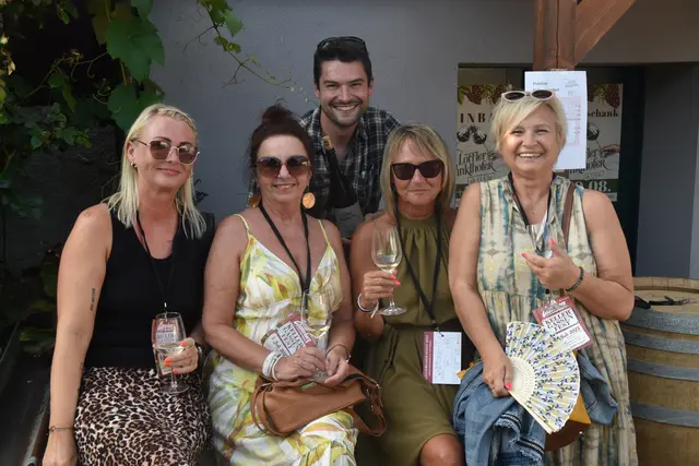 Viele Besucherinnen und Besucher besuchten die Winzer beim Kellergassenfest. | Foto: Michael Strini