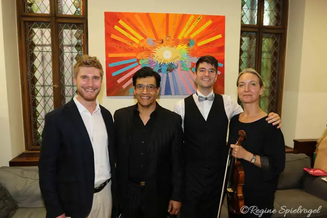 Begeisterten kürzlich das Publikum im Sacré Coeur Pressbaum, Bassbariton Daniel Pannermayr und Kammersänger Mehrzad Montazeri mit Dirigent Črt Lasbaher Leiter des Stadtochesters Pressbaum und Konzertmeisterin Mag. Sonja Dalfen.