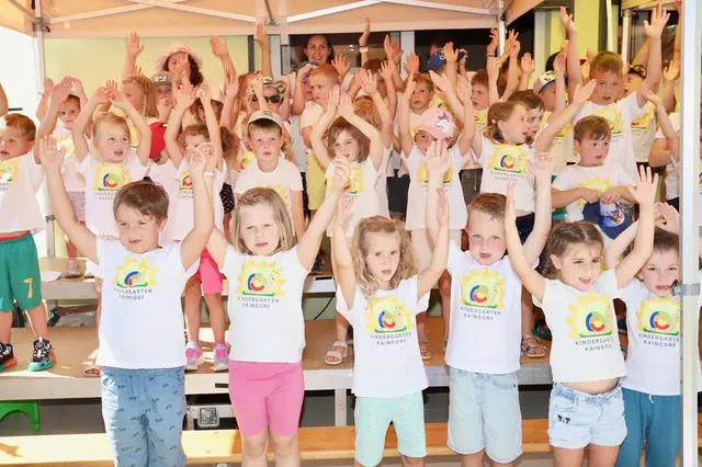 Die Kinder dankten mit mehreren Liedern. | Foto: Alfred Mayer