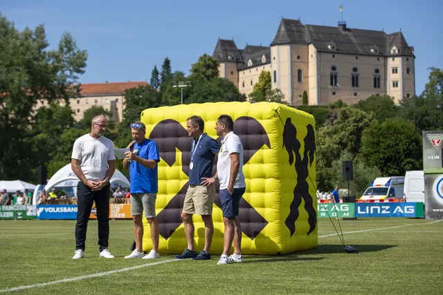 Landessportdirektor Gerhard Rumetshofer, Moderator Mario Sacher, Bürgermeister Rainer Barth und Tsv-Obmann Marc Egger. | Foto: Reinhard Huber Picture/Tsv Meisl Grein