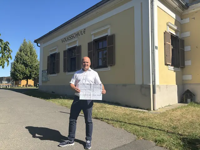 Die Volksschule Königsdorf wird während der Sommermonate generalsaniert und erhält einen Zubau im Innenhof.  | Foto: Elisabeth Kloiber
