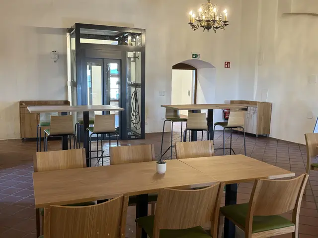 ... und ein Lift zwischen Ober- und Untergeschoß. | Foto: Martin Wurglits