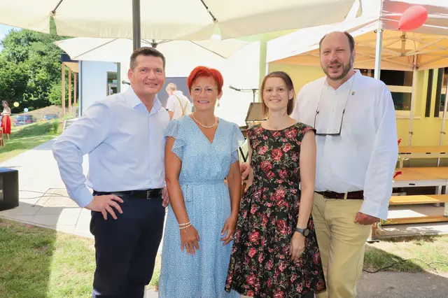Bgm. Thomas Teubl mit den Kindergartenleiterinnen Doris Teubl und Sabine Bruchmann sowie Christian Leitner (Wiki Steiermark). | Foto: Alfred Mayer