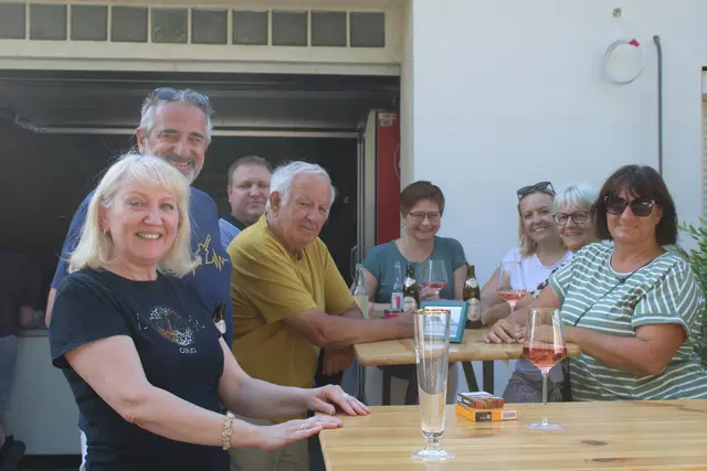 In der Kindergartengasse herrscht den ganzen Abend lang gute Stimmung.
