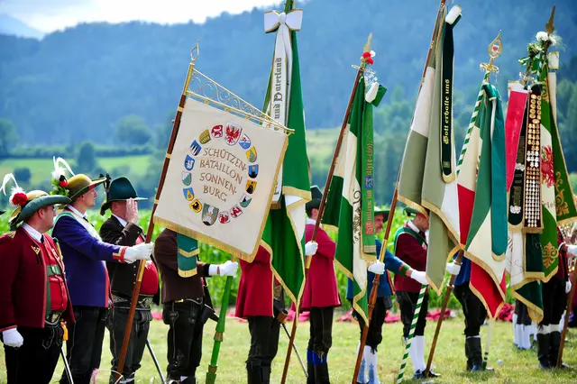 Das Schützenbataillon Sonnenburg feierte in Kematen, wo die dortige Kompanie für eine perfekte Organisation sorgte. | Foto: Hassl