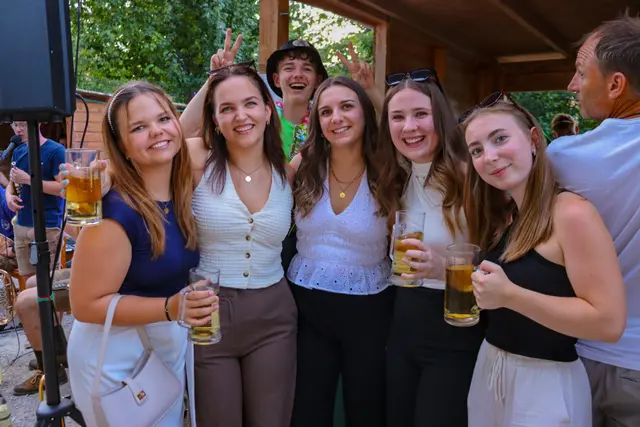 Sommer, Sonne, Stöttera: Der traditionelle Kirtag am Sportplatz wurde auch dieses Jahr wieder zum Treffpunkt für Jung und Alt – und begeisterte mit perfektem Wetter, echter Dorftradition und einem stimmungsvollen Rahmenprogramm. | Foto: Alejandra Ortiz