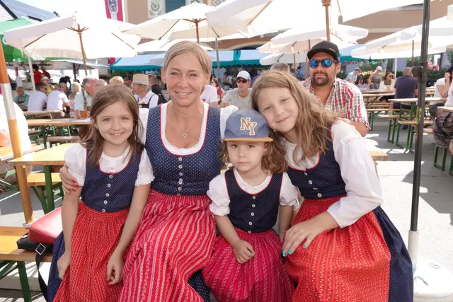 Farblich perfekt aufeinander abgestimmt zeigten sich diese vier Damen. | Foto: Michael Blinzer