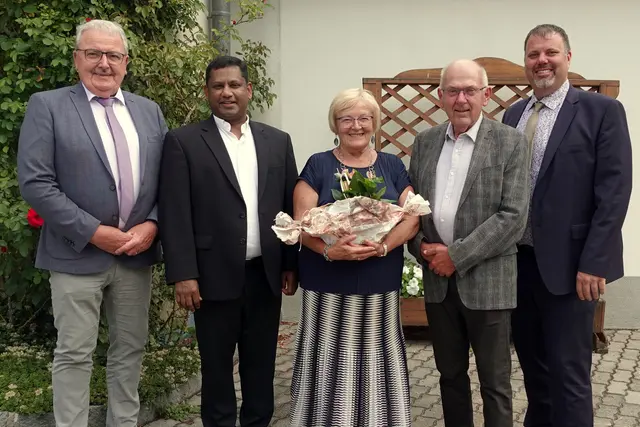 Rudolf Simlinger (NÖ Senioren), Aby Joseph Mannoor (Pfarrer), Elisabeth &amp; Josef Weber, Bürgermeister Franz Holzer (ÖVP). | Foto: Stadtgemeinde Gföhl