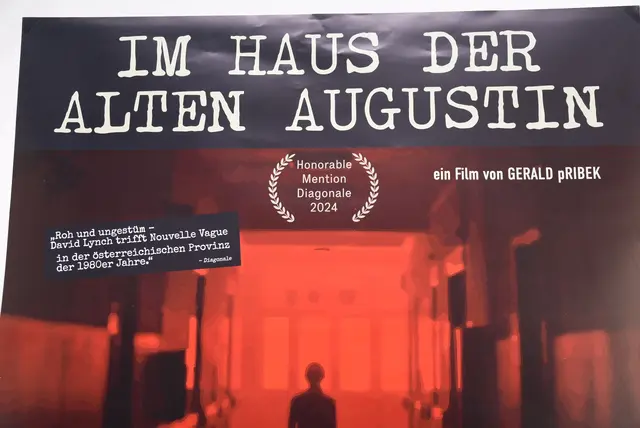 Den Abschluss des Kultursommers in den Pabneukirchner Holzwelten bildet traditionell das Sommerkino. Am Samstag, 12. Juli 2025, ist der mehrfach ausgezeichnete Film „Im Haus der alten Augustin“ zu sehen. 