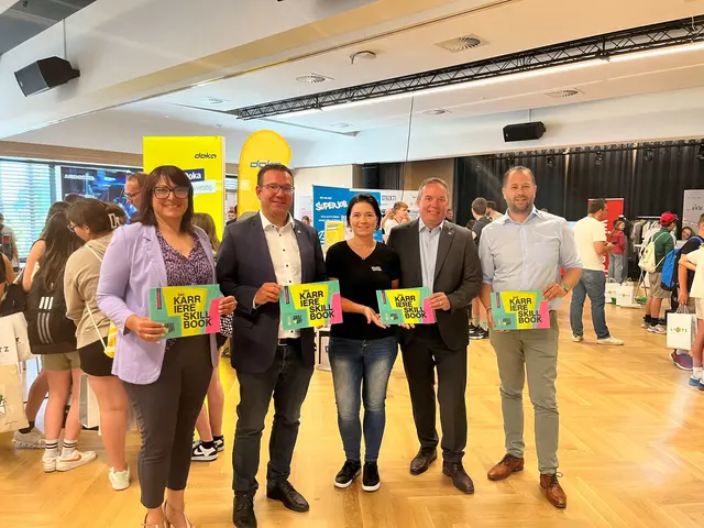 Freuen sich über viele Besucher:innen beim SKILL UP! Karriere Clubbing: Bildungsstadträtin Elisabeth Asanger, Bürgermeister Christian Haberhauer, Obmann-Stellvertreter Mein Lehrbetrieb Regina Günther, Wirtschaftsstadtrat Gerhard Irxenmayer und Obmann Mein Lehrbetrieb Markus Felber | Foto: eisenstrasse.info