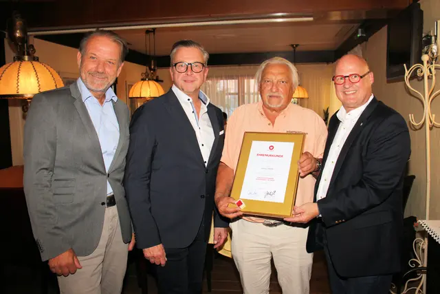 Andreas Herz, Helmut Linhart, Helmut Greier und der wiedergewählte Stadtgruppenobmann Peter Sükar | Foto: Cescutti