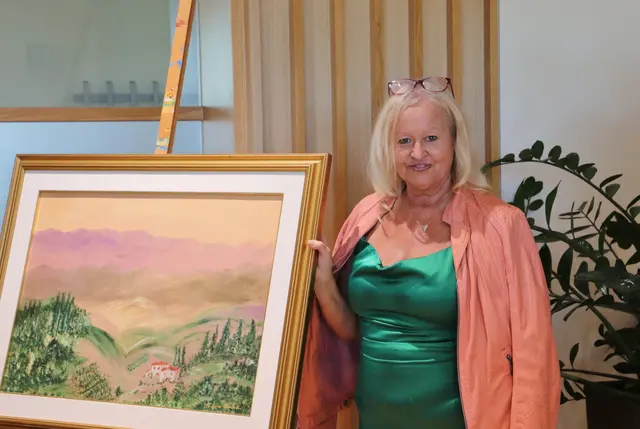 Silvia Dorner wählte für ihr Bild "Toskana" ihre Herzensfarben rosa-grün und legte mit weichen Konturen Harmonie und Tiefe in ihr Werk. | Foto: Edith Ertl