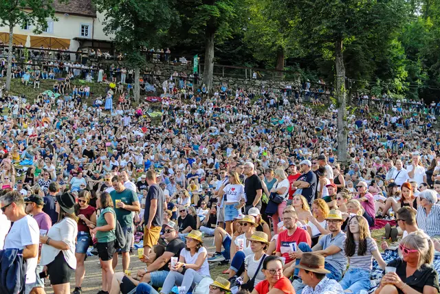 Bereits am späten Nachmittag war das Festivalgelände gut gefüllt | Foto: Wolfgang Simlinger