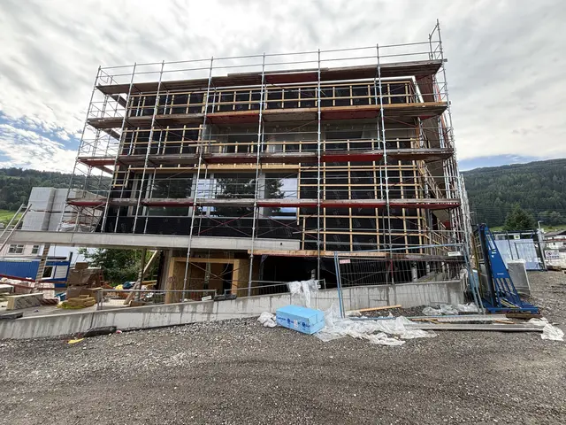 Noch Baustelle, bald Zuhause: Im April 2026 sollen die ersten Bewohner einziehen können. | Foto: Kendlbacher