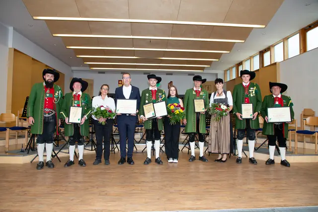Christoph Jung, Christian Partl, Margit Partl, Willi Pfurtscheller, Patrick Wachter, Antonia Gander, Christian Lechleitner, Simone Lechleitner, Lukas Lechleitner und Richard Waldner (v.l.). | Foto: Maria Venier
