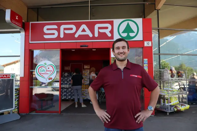 Kevin Huber leitet den SPAR-Einkaufsmarkt in der St.-Margarethen-Straße in Dölsach. | Foto: Lea Mayr