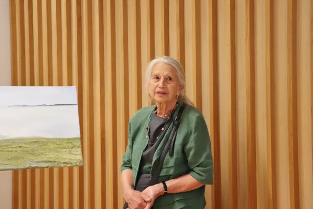 Schöner kann man die Südsteiermark gar nicht malen. Roswitha Tschiesche zeigt die Schönheit der Weite der Weinberge zu unterschiedlichen Jahreszeiten.  | Foto: Edith Ertl