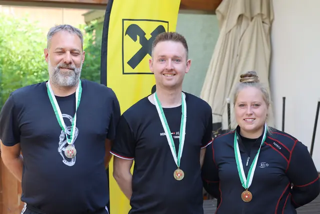 Bewerb Allgemein liegend: v.l.: Alexander Walch (Silber), Hannes Patka (Gold), Patricia Patka-Rangger (Bronze) | Foto: Hermann Novotny