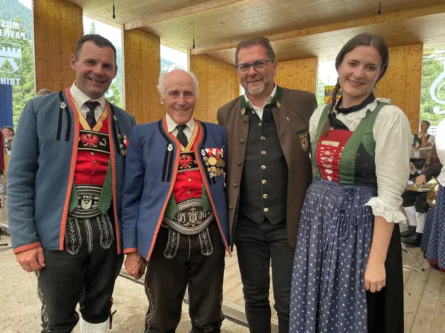 Bezirksobmann Klaus Schmölzer, Hermann Mair, Landesstabführer Robert Werth und Bezirksobfrau Madeleine Kindl. | Foto: Mair