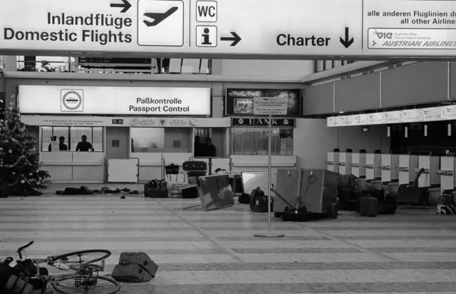 Ein Terroranschlag auf den Wiener Flughafen erschütterte am 27. Dezember 1985 ganz Österreich. | Foto:  Robert Jäger / APA-Archiv / picturedesk.com