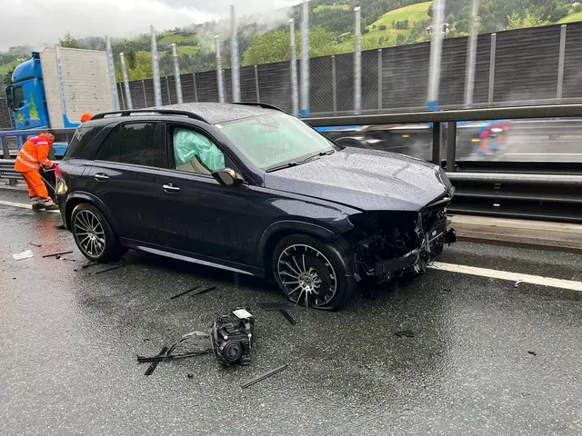 Schaden am Auto. | Foto: Freiwillige Feuerwehr Rennweg am Katschberg