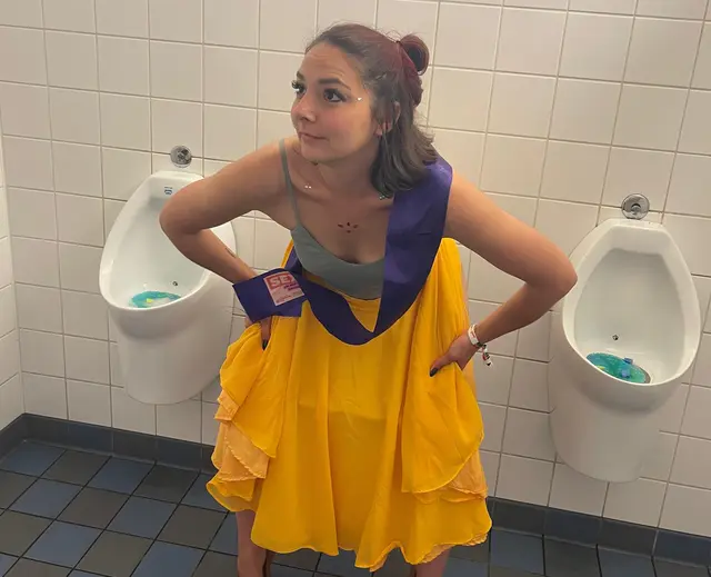 Als Frau ein für Männer gemachtes Pissoir benutzen, gestaltet sich eher schwierig.  | Foto: Luise Schmid/MeinBezirk