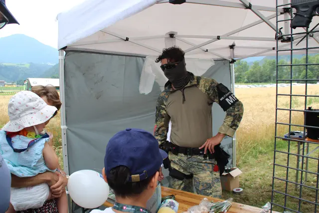 Die Militärpolizei in voller Adjustierung | Foto: Manfred Jordan