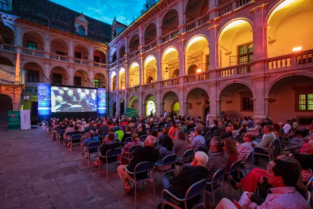 Der Styriarte-Höhepunkt kann am 11. Juli bei einem Public Viewing, zum Beispiel im Grazer Landhaushof, erlebt werden.  | Foto: ORF Schoettl