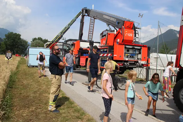 Ein Hingucker, der Bergekran der Berufsfeuerwehr Innsbruck | Foto: Manfred Jordan