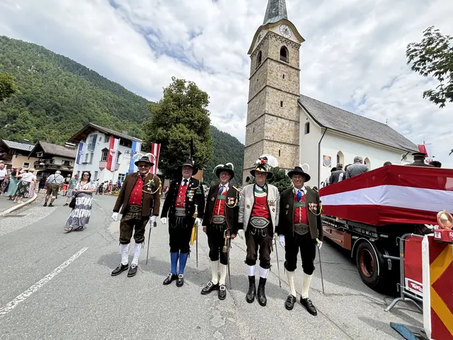 Hochrangige Schützen nach der Defilierung. | Foto: Kogler