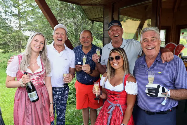 Zahlreiche Sportler und Größen aus Tourismus und Wirtschaft trafen sich, um mit Olympiasieger Franz Klammer gemeinsam zu golfen. | Foto: Egon Rutter