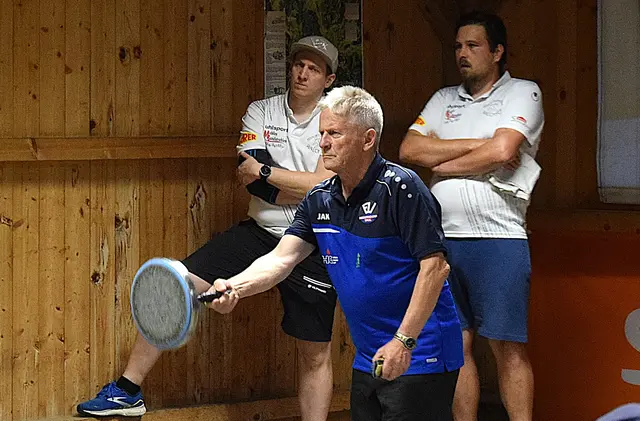 Michael Ederegger (Niederndorf) mit dem Relegations-Final-Schuss. | Foto: Schwaighofer