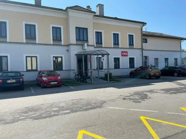 Der Rieder Bahnhof wird nach dem Vorbild der Bahnhöfe Braunau und Neumarkt-Kallham saniert. | Foto: MeinBezirk