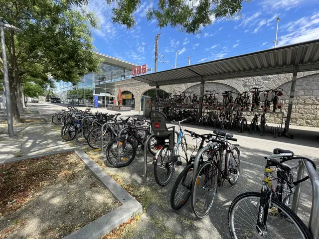 Ein Fahrraddieb wurde von der Stadtpolizei beim Bahnhof Baden festgenommen. (Symbolbild) | Foto: Preineder