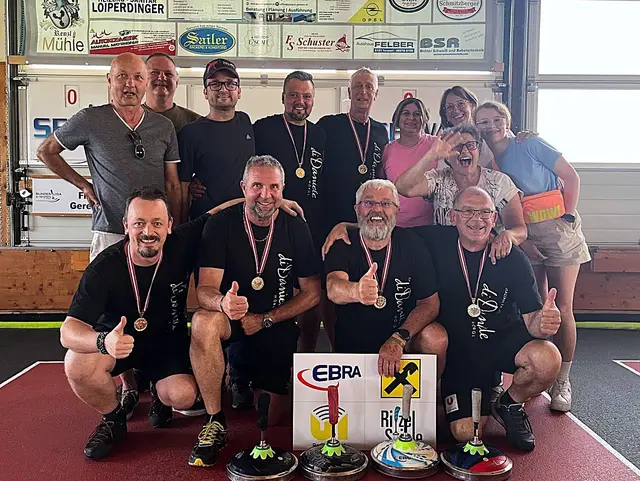 Fan-Unterstützung für den EV Angerberg in Oberösterreich beim Aufstieg in die 1. Stocksport Bundesliga.