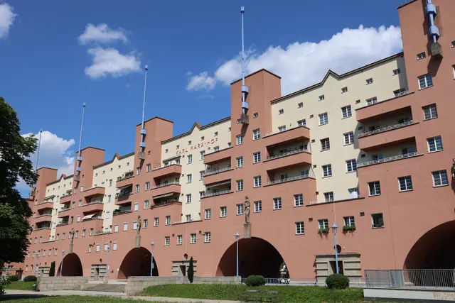 In den Wiener Gemeindebauten kann es schon einmal sehr warm werden. Eine Bewilligung für Klimaanlagen gibt es jedoch nur für gewisse Gruppen. (Archiv)  | Foto: Karl Schöndorfer / picturedesk.com