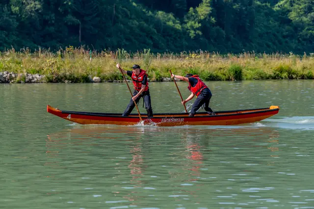 Das Zillenfahren erfordert Gleichgewicht. | Foto: HBI d.F. Phillip Prokesch