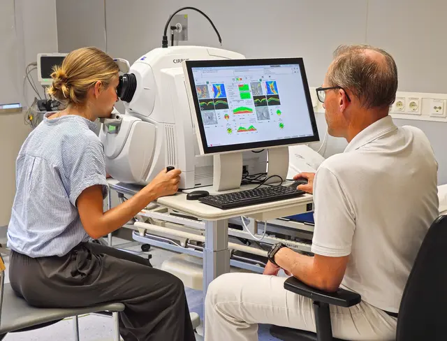 An der Neurologischen Abteilung des Kardinal Schwarzenberg Klinikums in Schwarzach erweitert die Optische Kohärenztomographie (OCT) das Diagnosespektrum bei Multipler Sklerose. | Foto: KSK/Tinhof