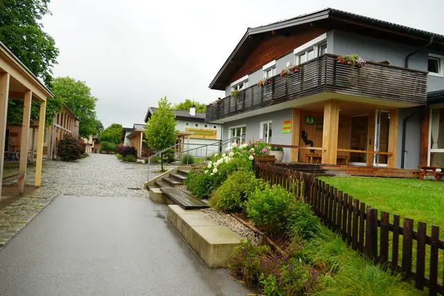 Auf dem Areal des SOS-Kinderdorfs in Seekirchen. | Foto: Emanuel Hasenauer