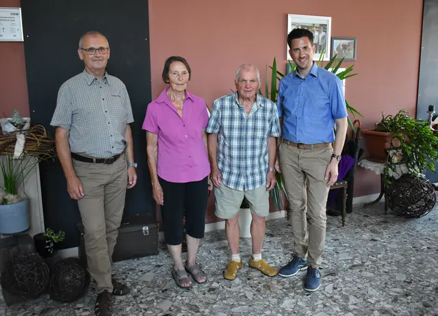 Norbert Briefer (3. v.l.) beging seinen 85. Geburtstag. | Foto: Marktgemeinde Prottes