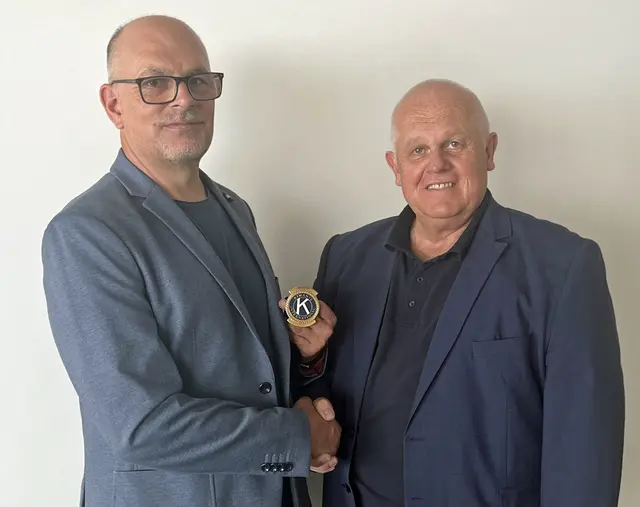 Der neue Präsident Stefan Haslberger (l.) mit dem scheidenden Präsidenten Klaus Berer. | Foto: Kiwanis Braunau