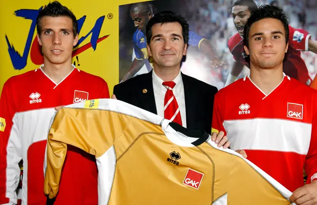 Präsentation der neuen Dressen, 2008: Marco Perchtold, Vorstand Wolfgang Egi und Didi Elsneg | Foto: GEPA