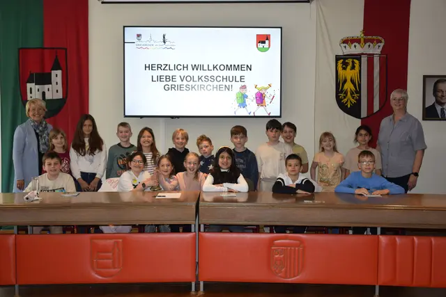 Die SchülerInnen aller drei dritten Klassen waren im Rathaus zu Gast.  | Foto: VS Grieskirchen